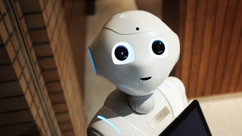 QT Robot assistant IA pour l'assemblage de pièces